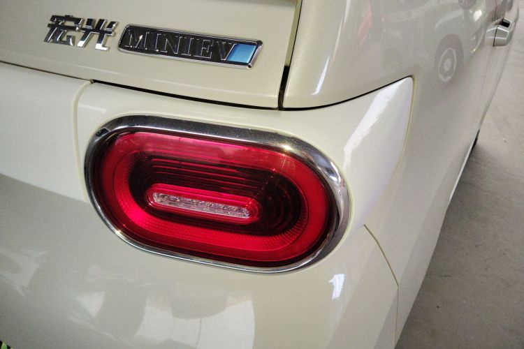 五菱汽车 宏光MINIEV 2024款 第三代 215km 进阶版车身外观9