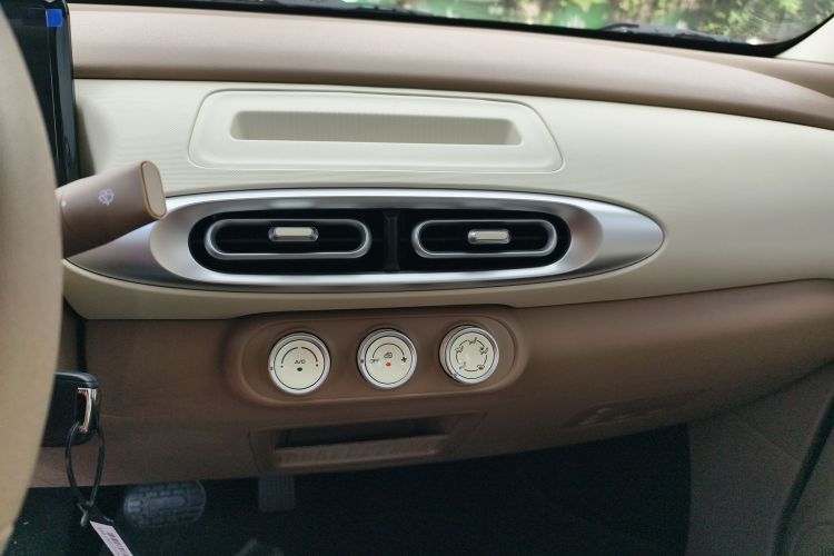 五菱汽车 宏光MINIEV 2025款 四门版 进阶款中控内饰16