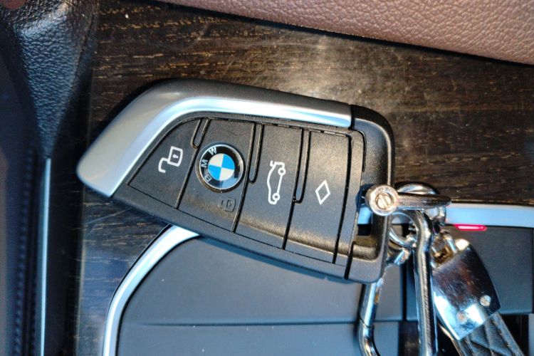 宝马3系 2021款 325Li M运动套装中控内饰11