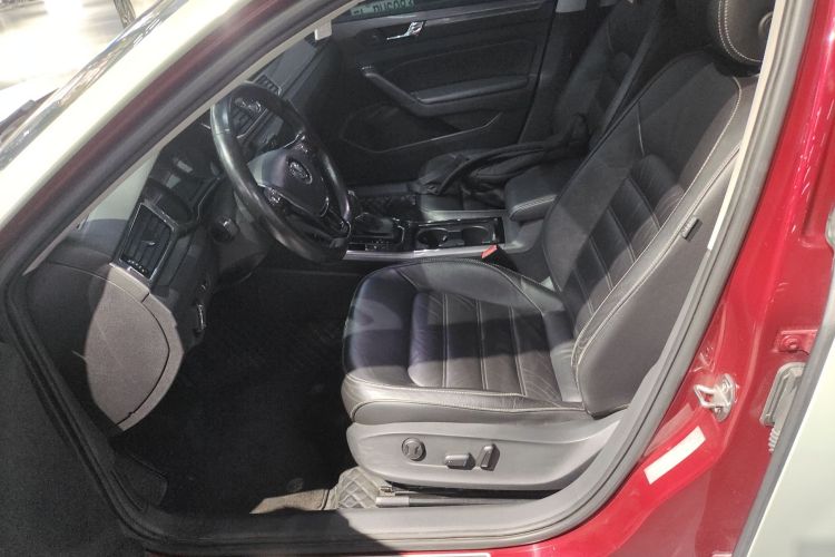 大众 帕萨特 2016款 330TSI DSG尊荣版中控内饰19