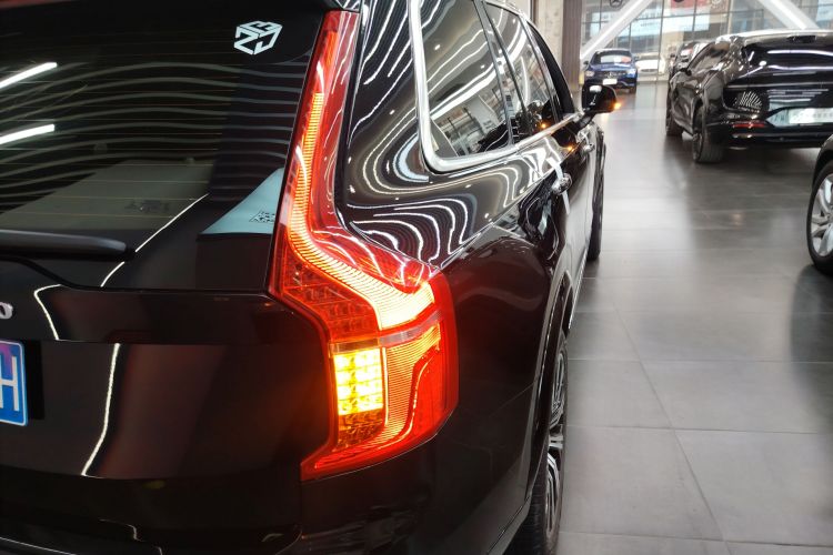 沃尔沃XC90 2022款 B6 智逸豪华版 7座车身外观9
