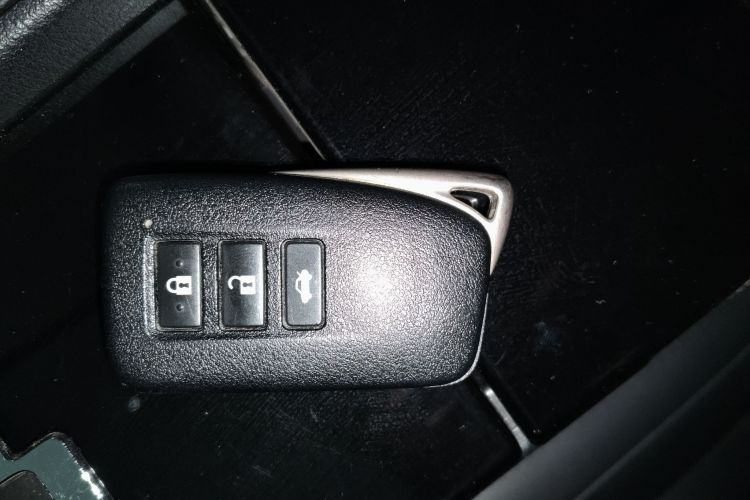 雷克萨斯ES 2013款 250 精英版中控内饰11