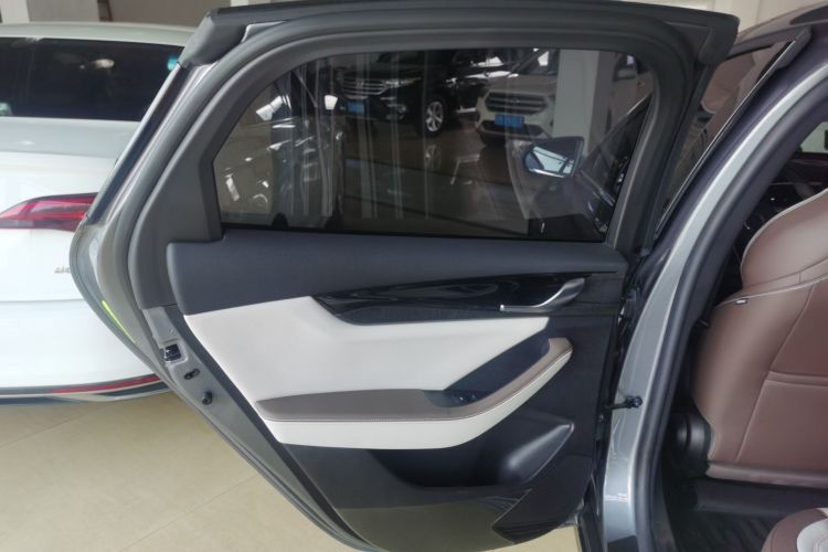 比亚迪 秦PLUS 2024款 荣耀版 DM-i 55KM领先型中控内饰49