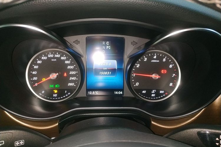 奔驰V级 2022款 V 260 L 长轴距尊贵版中控内饰14