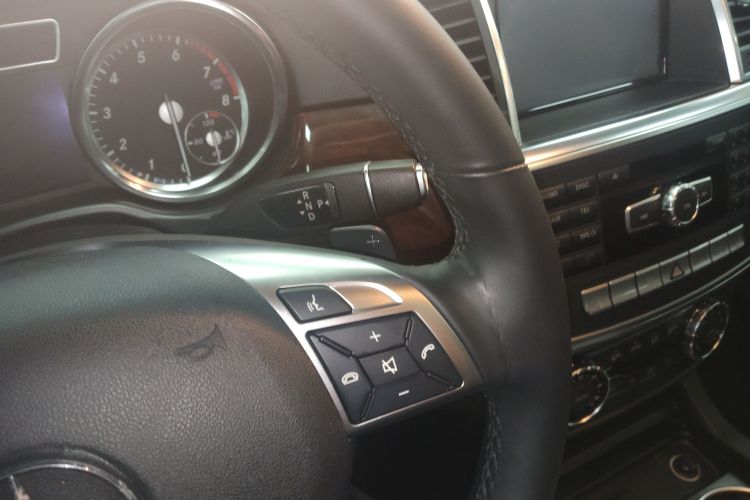 奔驰M级 2014款 ML 320 4MATIC中控内饰18