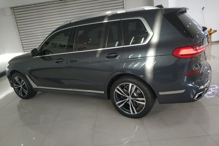 宝马X7 2019款 xDrive40i 尊享型M运动套装车身外观4