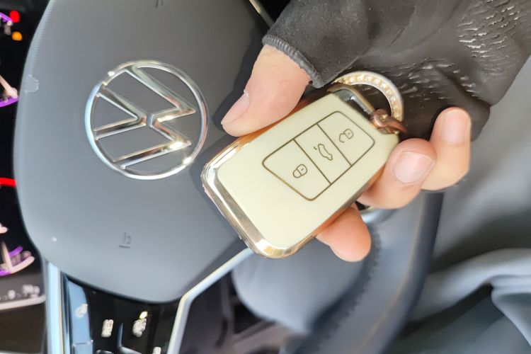 大众 迈腾 2023款 200万辆纪念版 330TSI DSG豪华型中控内饰11