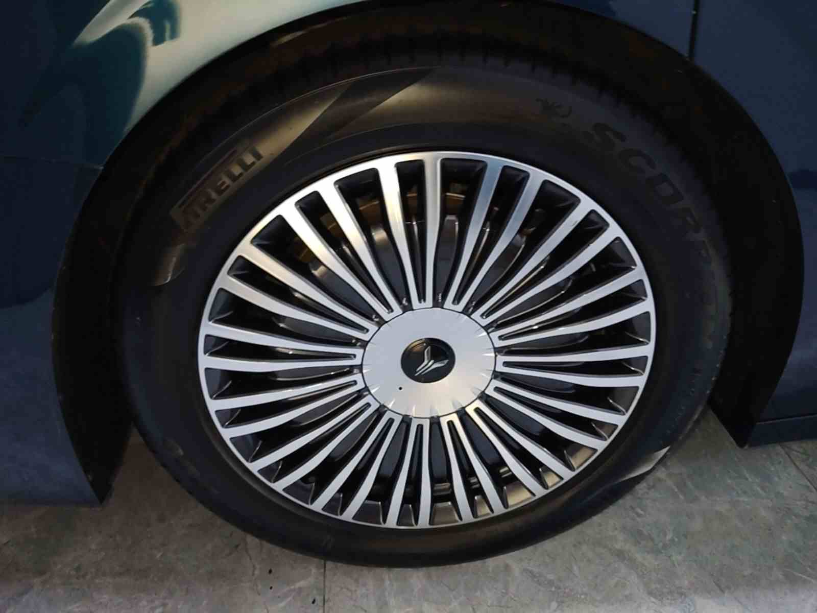 岚图汽车 岚图梦想家 2025款 PHEV 四驱旗舰鲲鹏版(3)
