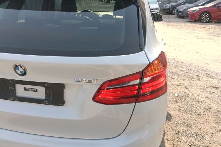 宝马2系旅行车 2016款 218i 运动设计套装车身外观9