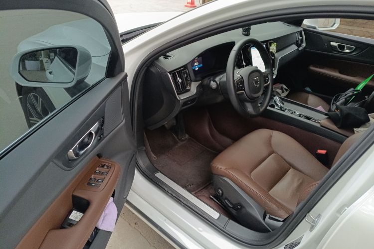 沃尔沃S60 2023款 B4 智逸豪华版中控内饰7003