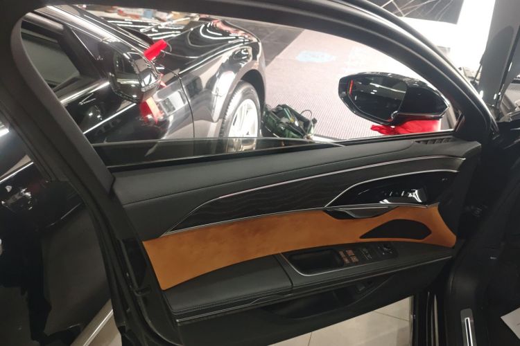 奥迪A8 2024款 A8L 50 TFSI quattro 臻选型中控内饰7007