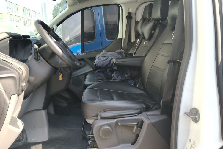 福特 全顺 2019款 2.0T汽油自动多功能商用车中轴中顶6座国VI中控内饰19