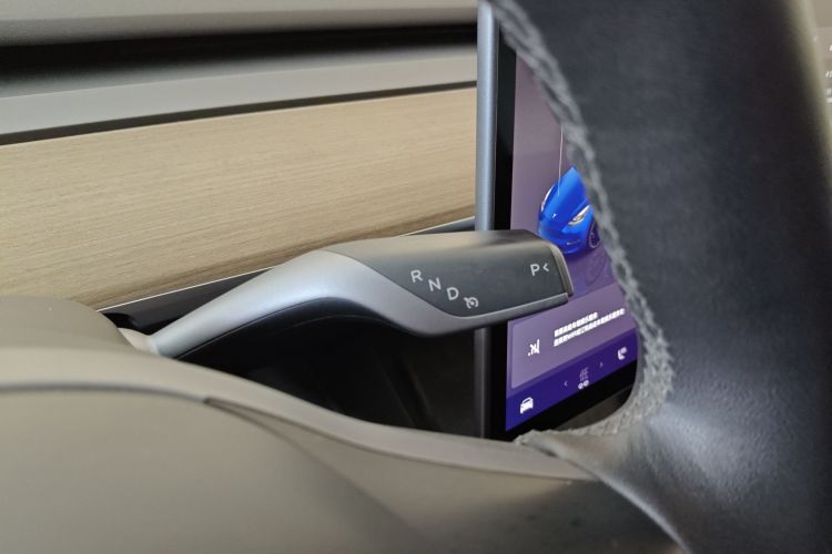 特斯拉 Model Y 2022款 Performance高性能全轮驱动版中控内饰18