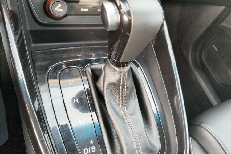 宝骏530 2018款 1.5T DCT旗舰型 国V中控内饰18