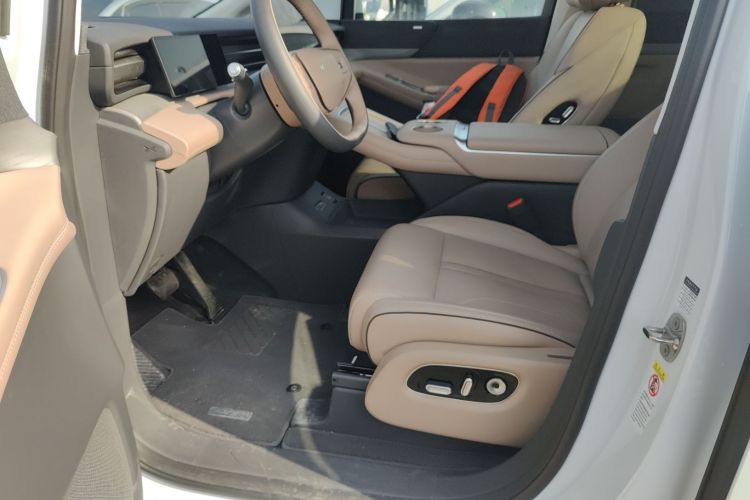 小鹏X9 2025款 740超长续航 Max中控内饰19