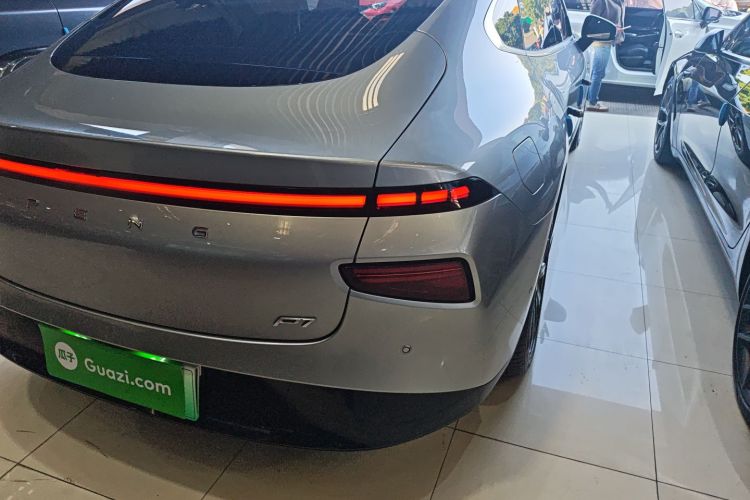 小鹏P7 2022款 480N+车身外观9