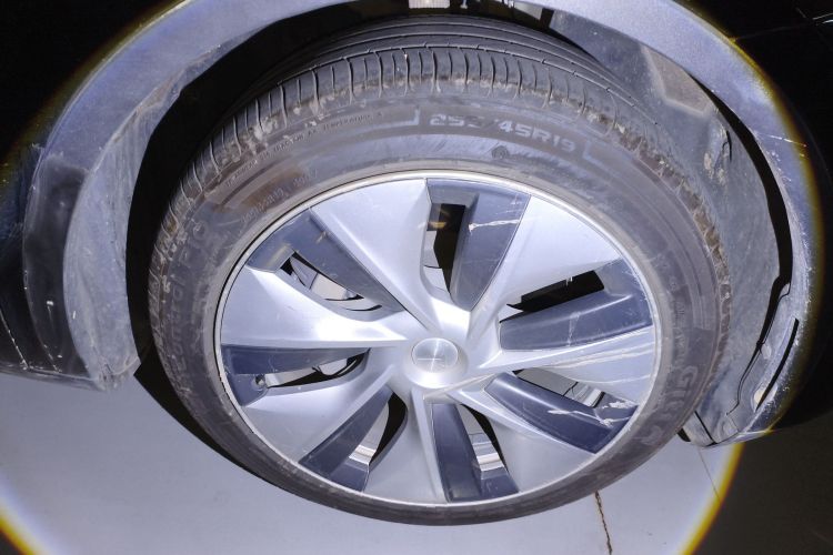 特斯拉 Model Y 2021款 标准续航后驱版车身外观10