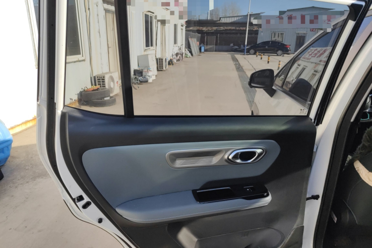 埃安 AION Y 2023款 Younger 星耀版中控内饰7008