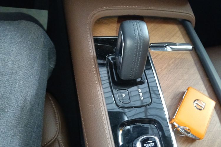 沃尔沃XC90 2021款 B5 智行豪华版 5座中控内饰18