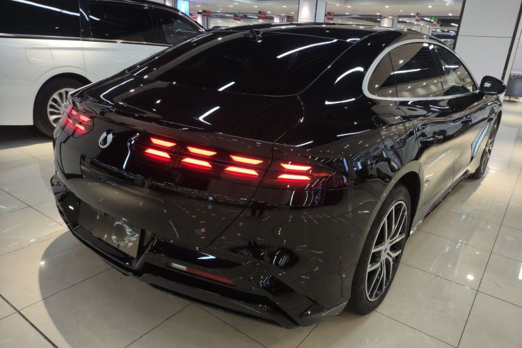 腾势Z9 2024款 1100km 四驱Max版车身外观7