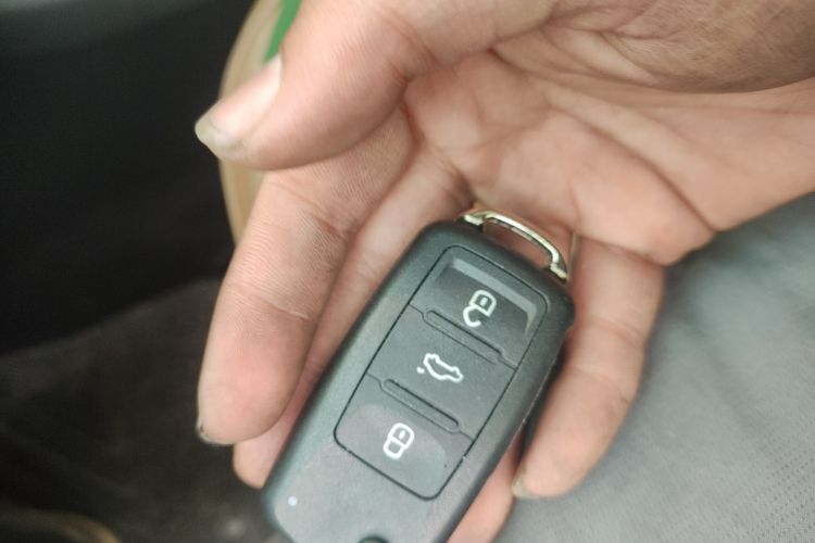 大众 帕萨特 2014款 1.8TSI DSG御尊版中控内饰11