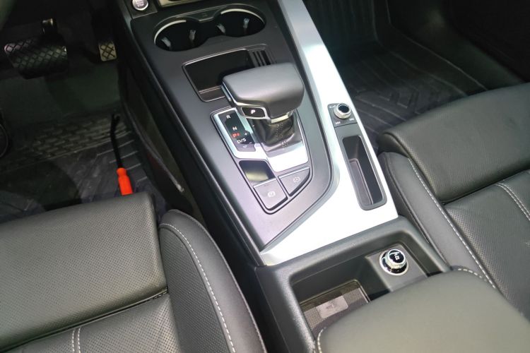 奥迪A4L 2022款 40 TFSI 时尚动感型中控内饰18