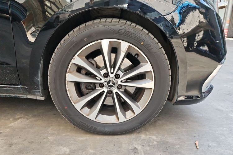 奔驰V级 2020款 V 260 尊贵版车身外观10