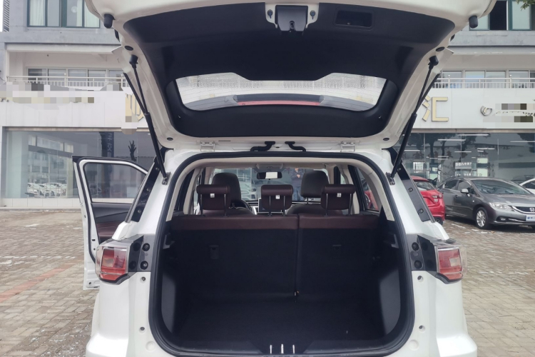 比速汽车 比速T3 2017款 1.3T 手动豪华型机舱底盘23