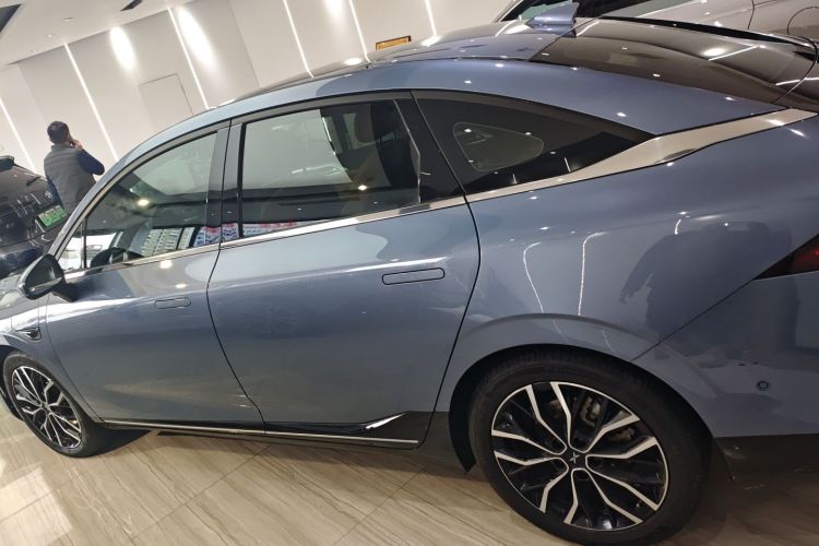 小鹏P5 2022款 460E+车身外观4