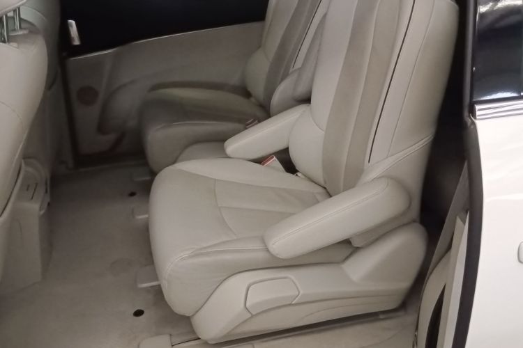 别克GL8 2020款 陆上公务舱 652T 豪华型中控内饰7004