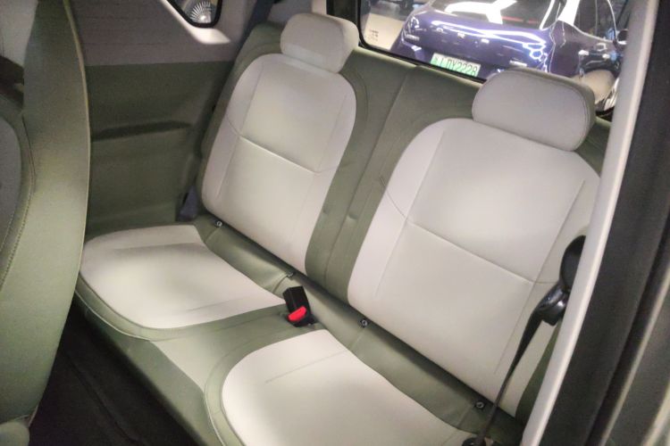 吉利银河 2025款 210km 熊猫骑士中控内饰21