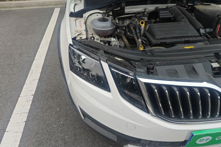 斯柯达 明锐 2018款 旅行车 TSI230 DSG豪华版车身外观8