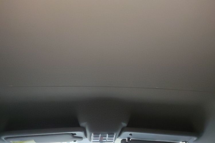 上汽大通MAXUS 新途V80 2023款 2.0T AMT经典傲运通短轴中顶5/6座局部细节22