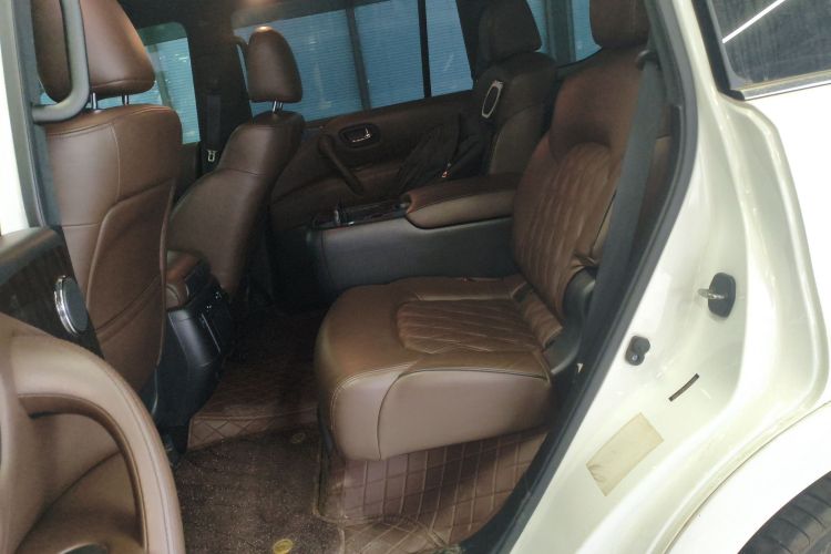 日产 途乐（平行进口） 中控内饰21