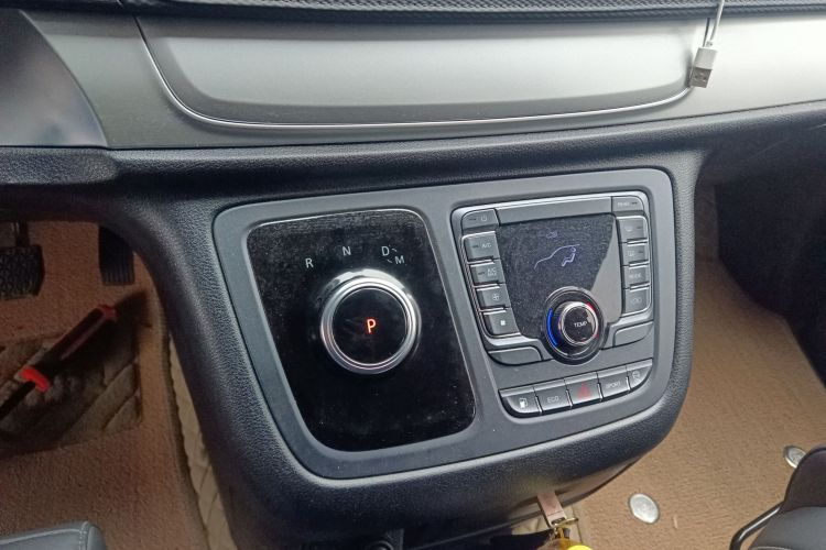 上汽大通MAXUS 大通G20 2023款 改款 ES 2.0T 汽油自动超值版中控内饰18