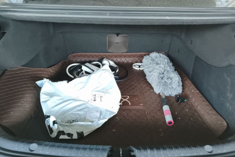 比亚迪 汉 2022款 DM-i 121KM 尊荣型机舱底盘23