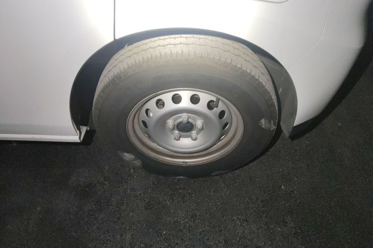 江铃 E福顺 2025款 明窗版 53.58kwh 中轴中顶车身外观10