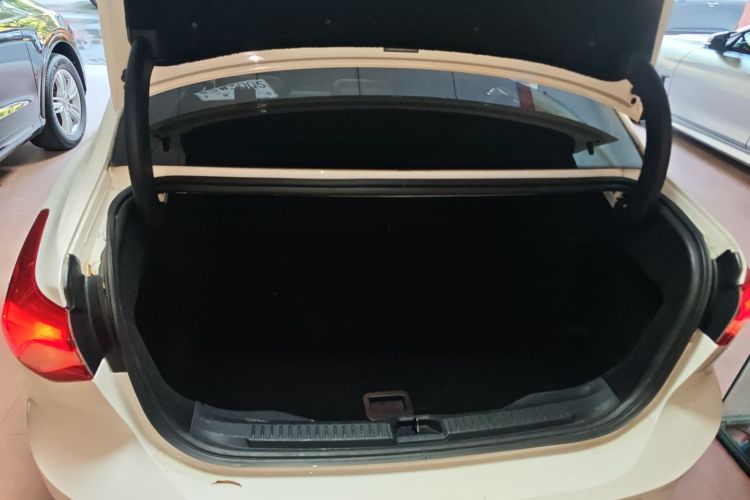 福特 福克斯 2020款 三厢 EcoBoost 180 自动锋潮型局部细节23