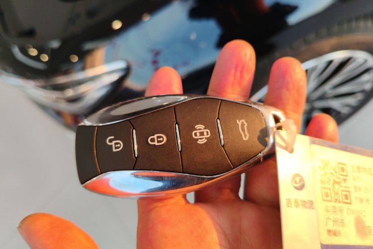 红旗H5 2025款 2.0T 自动旗领版中控内饰11