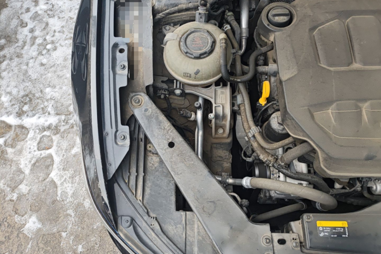 大众 迈腾 2023款 200万辆纪念版 330TSI DSG豪华型机舱底盘25