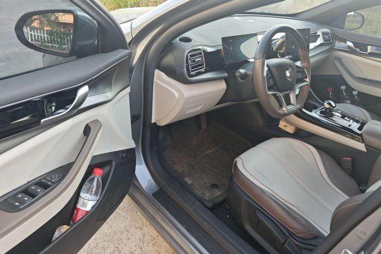 比亚迪 秦PLUS 2024款 荣耀版 EV 420KM领先型中控内饰20