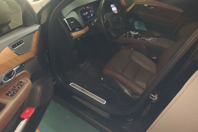 沃尔沃XC90 2023款 B6 智逸豪华版 7座中控内饰7003