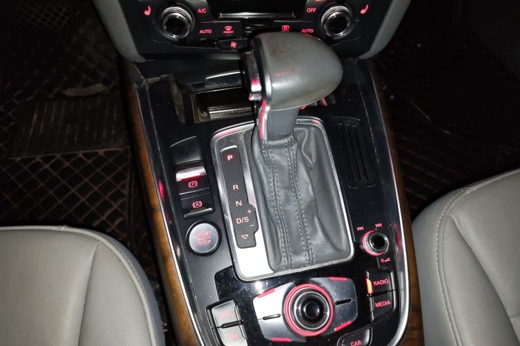 奥迪Q5 2015款 40 TFSI 舒适型中控内饰18