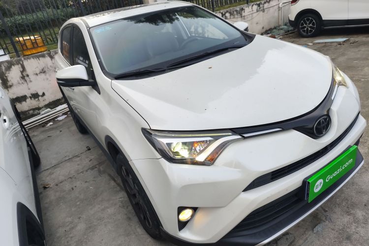 丰田 RAV4荣放 2018款 2.5L 自动四驱精英i版车身外观3