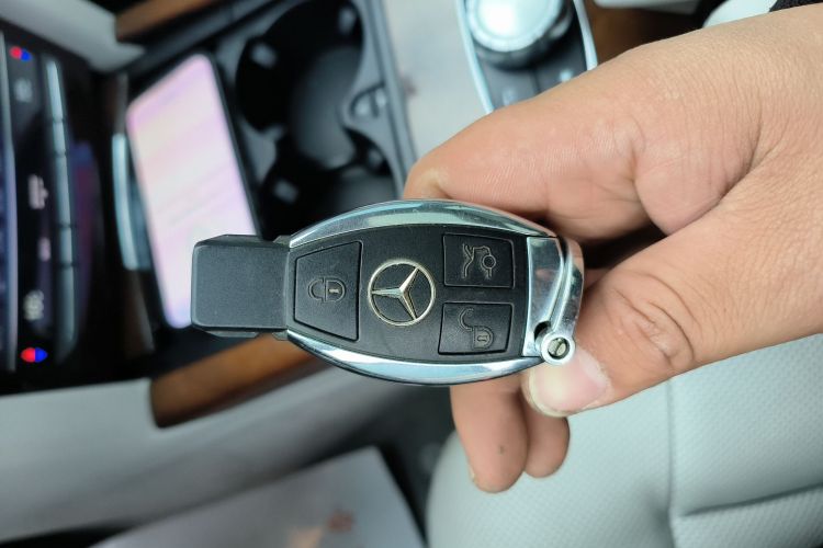 奔驰E级 2014款 E 300 L中控内饰11