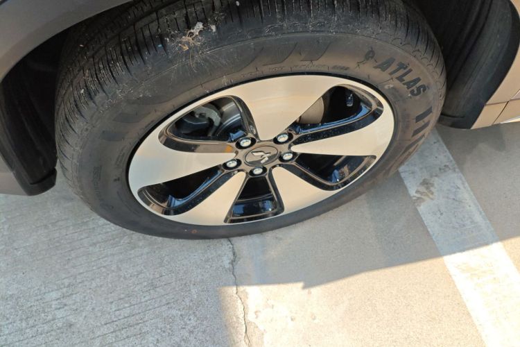 五菱汽车 五菱星云 2023款 2.0L DHT 旗舰版车身外观56