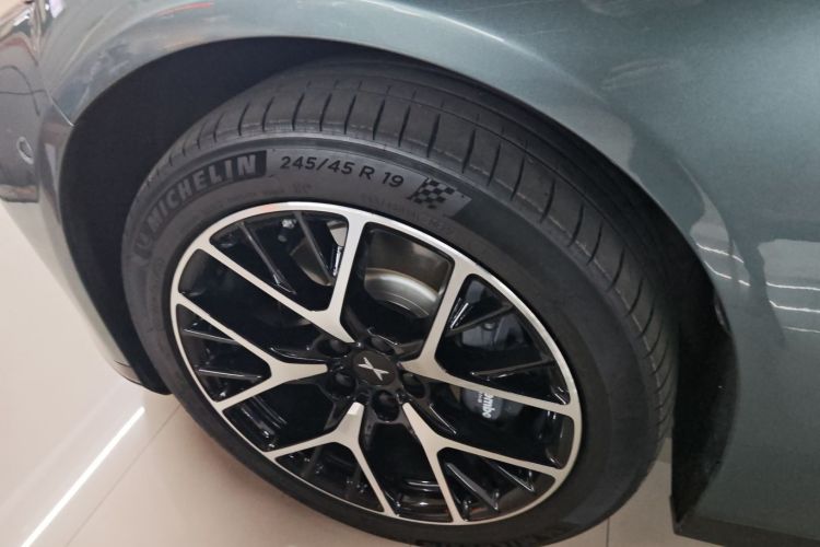 小鹏P7 2023款 P7i 610 鹏翼性能版车身外观6007