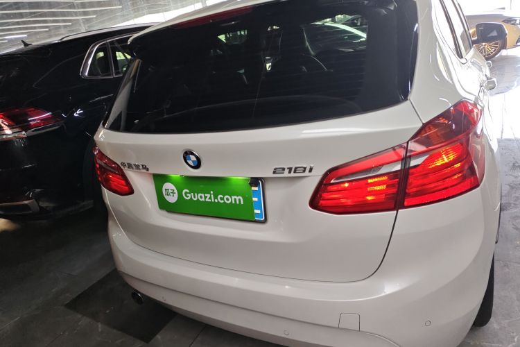 宝马2系旅行车 2016款 218i 时尚型车身外观6