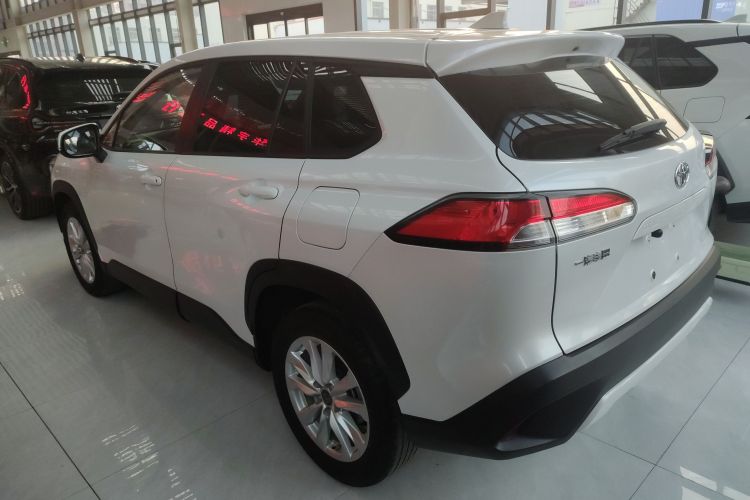 丰田 卡罗拉锐放 2022款 2.0L 精英版车身外观4