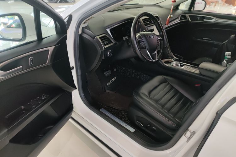 福特 蒙迪欧 2017款 EcoBoost 180 时尚型中控内饰7007